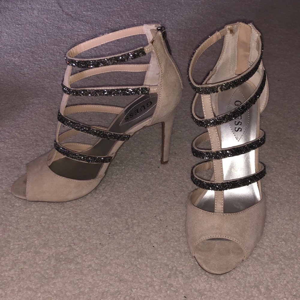 Guess pumps